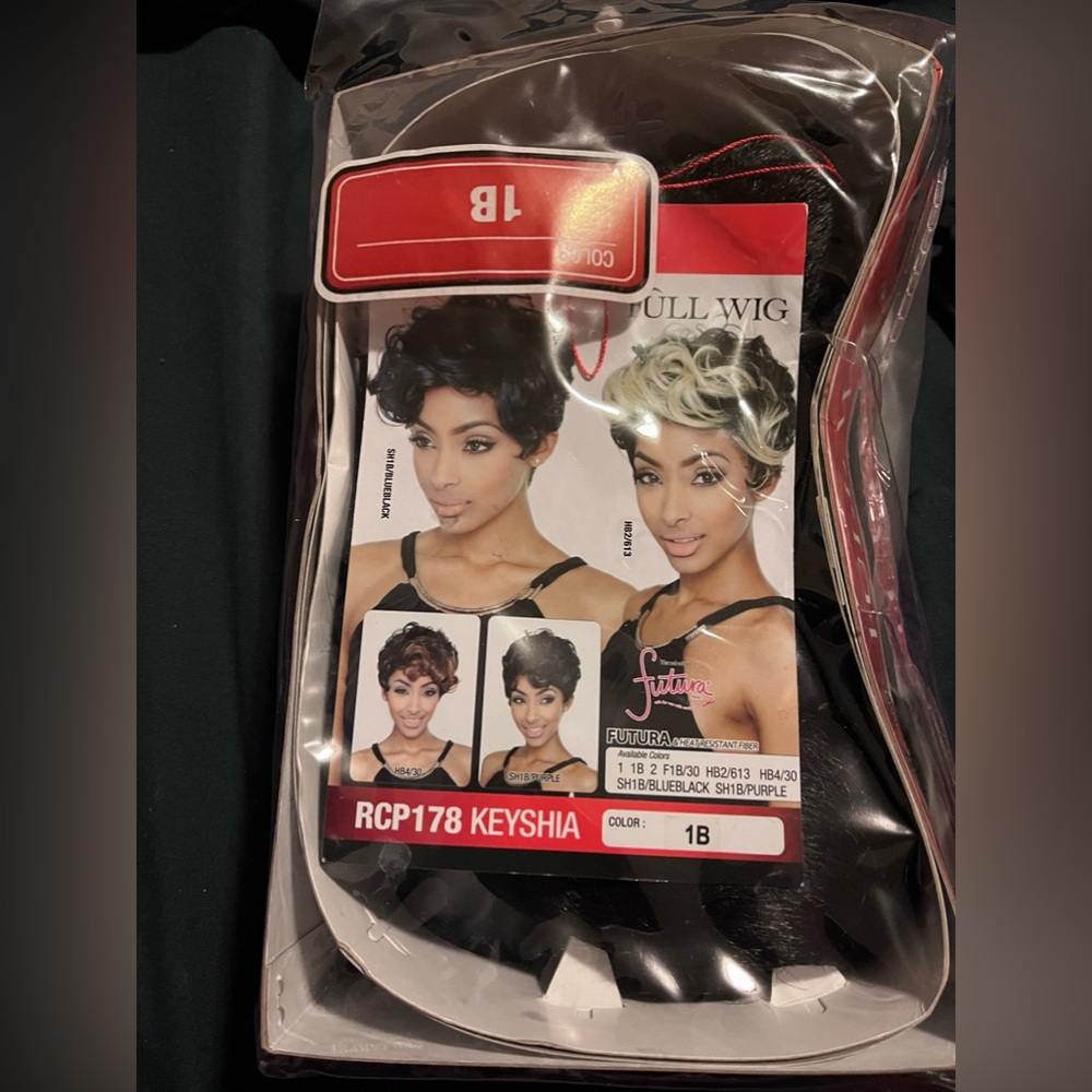 SIS Red Carpet Premiere Full Wig - RCP178 KEYSHIA   1B